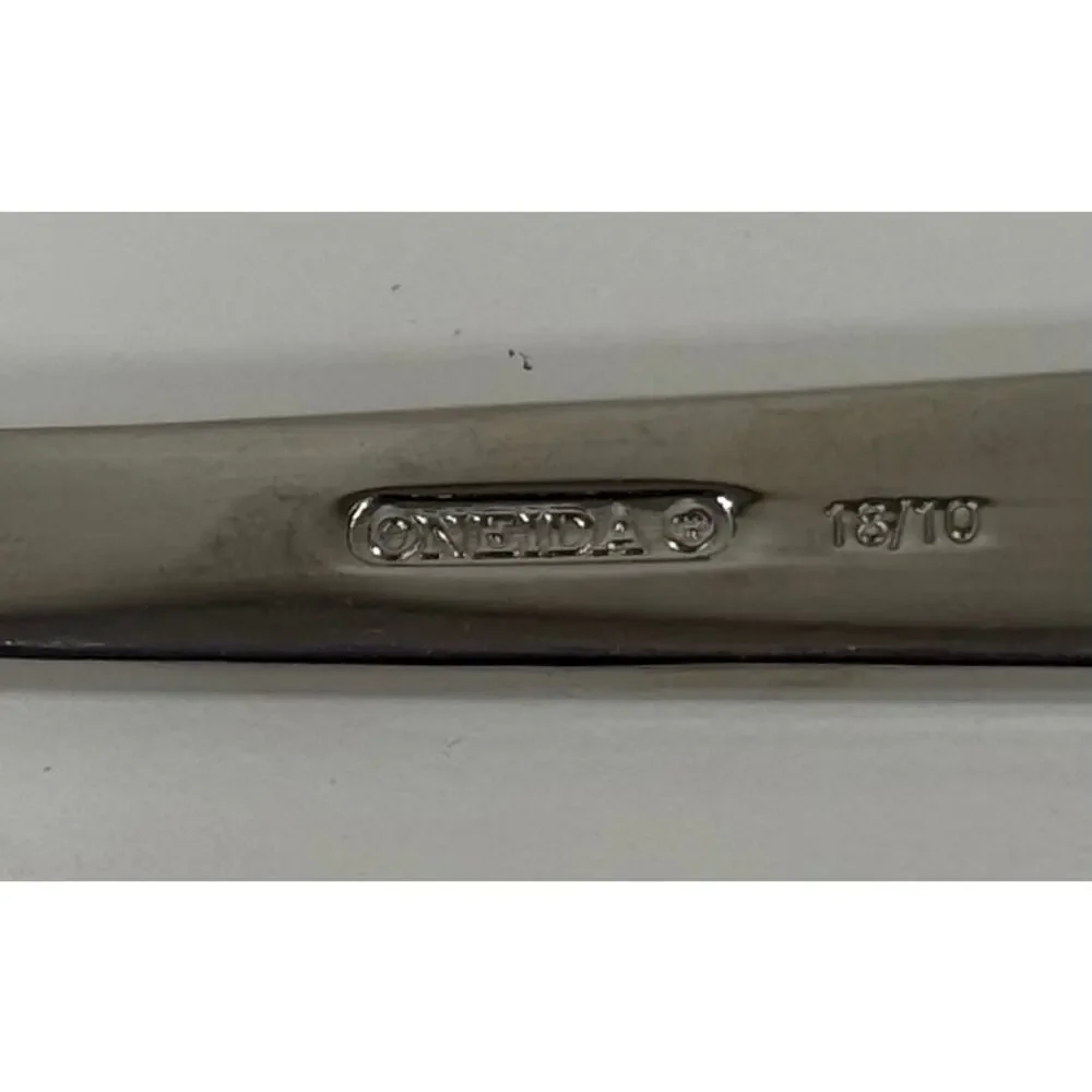 Oneida Aero Stainless Steel Flatware Set. KT112